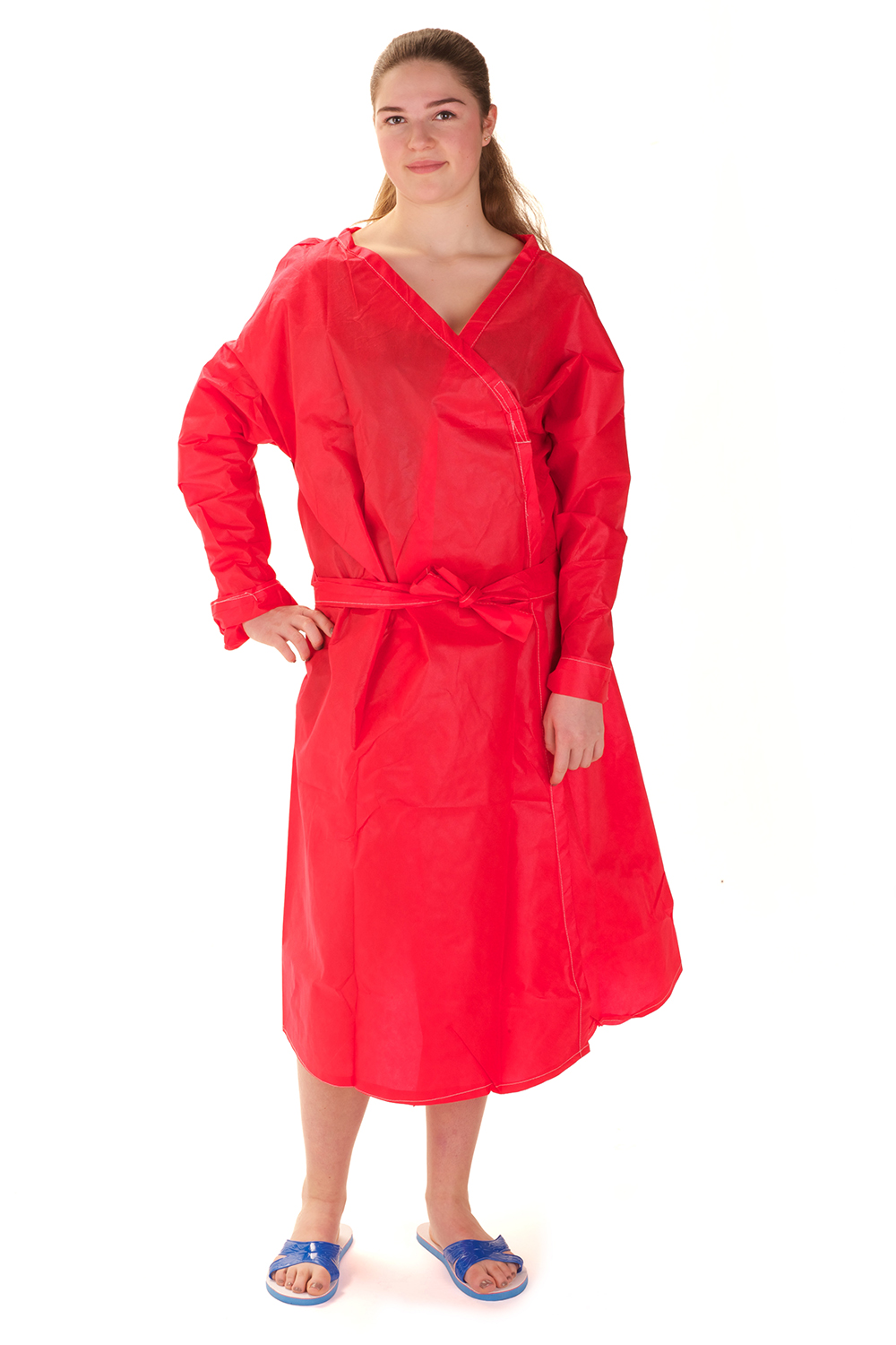 Frau mit rote Einweg Ersatzbekleidung – Einteilig